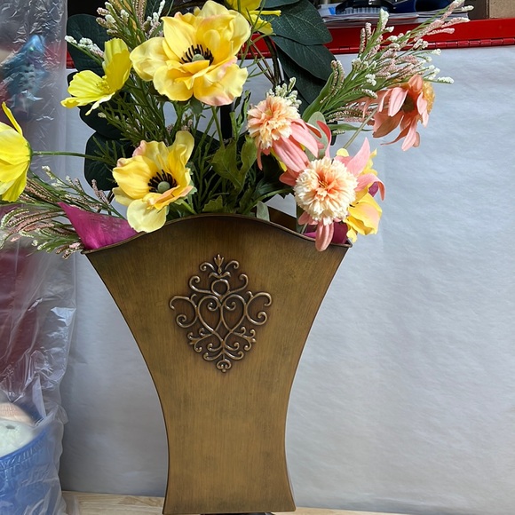 Southern Living At Home Other - SL@H FLOWER MARKET DOOR BUCKET VINTAGE HANGING BASKET